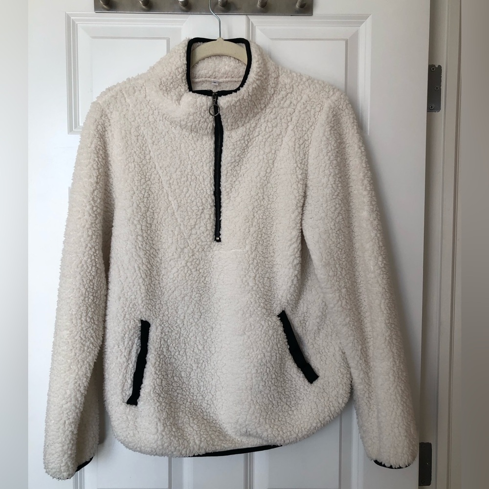 Sherpa pull over Medium